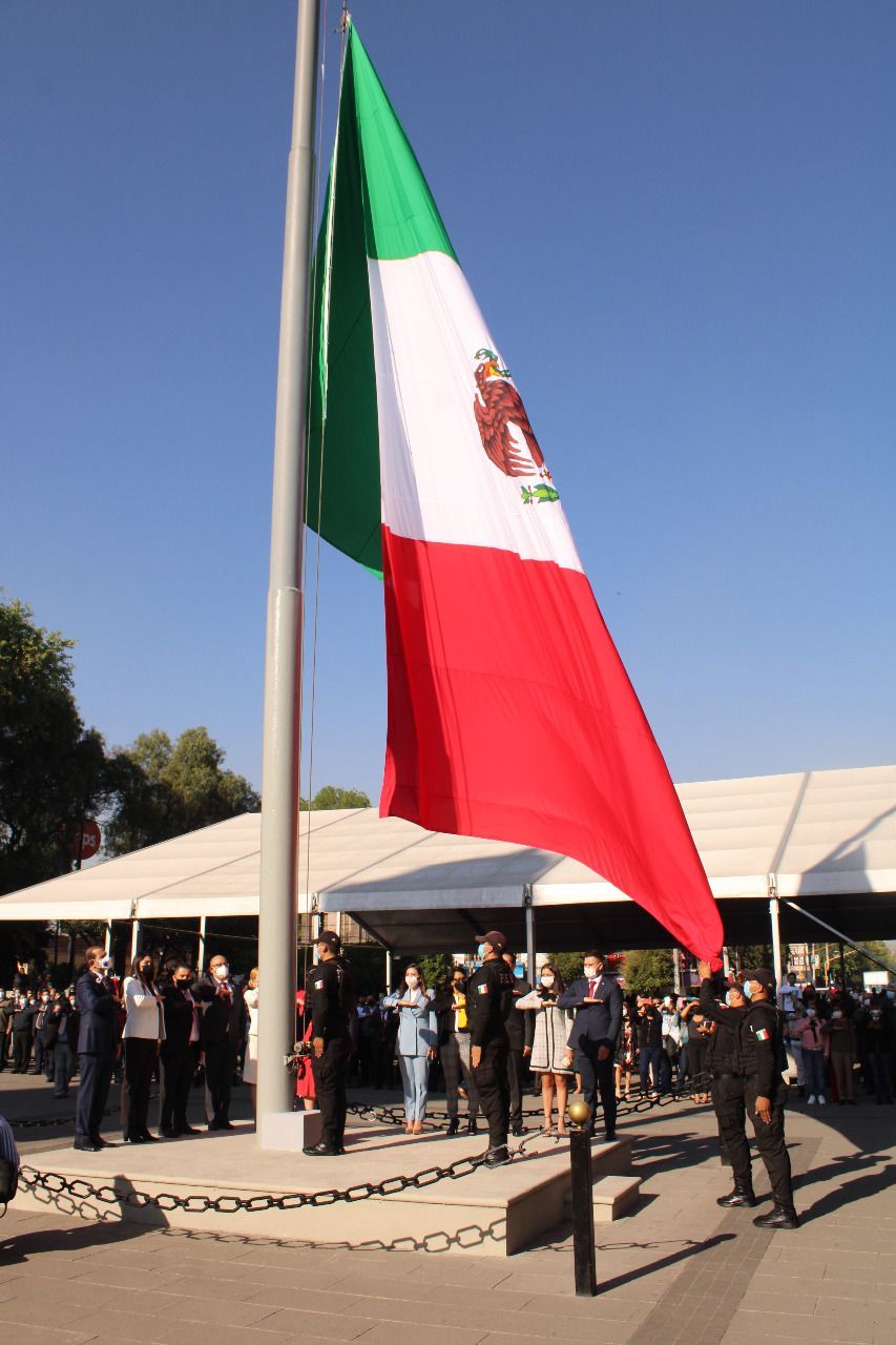 Tlalnepantla conmemora el Día de la Bandera