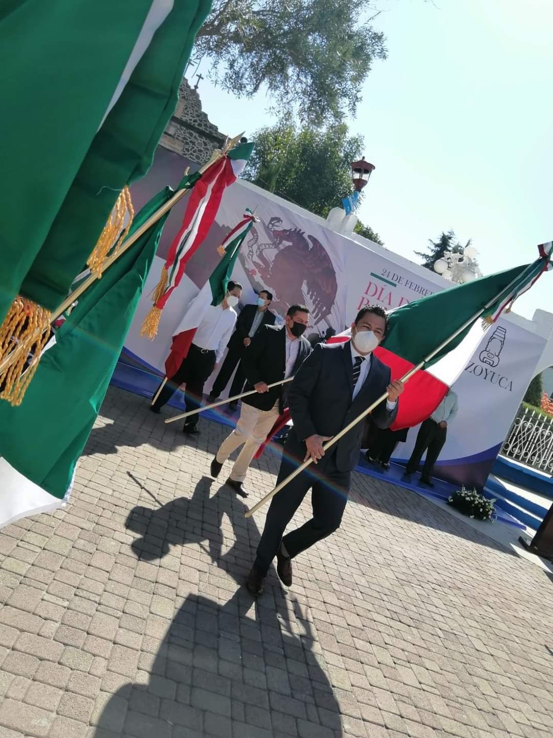 Celebran el día de la bandera Edgar Morales en Tezoyuca. 