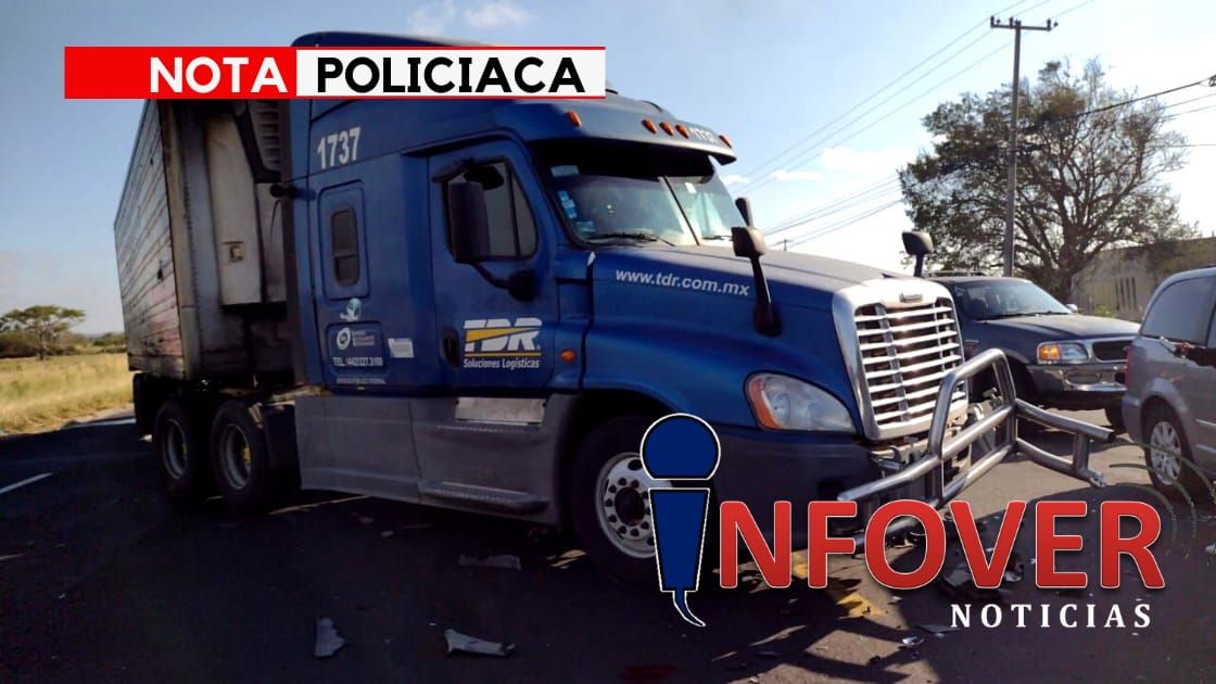Tráiler presuntamente causa accidente al realizar una maniobra sobre la carretera federal Boca del Río-Paso del Toro