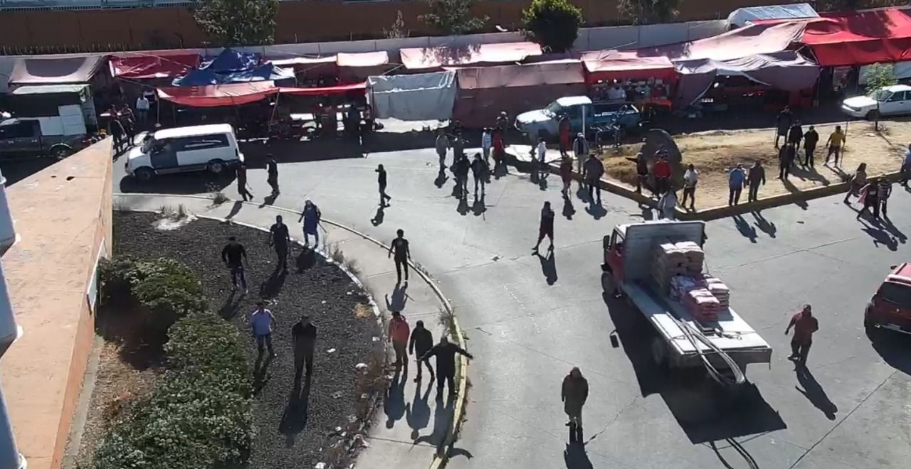 #Por ingobernabilidad en Chalco chocan comerciantes y taxistas,varios heridos