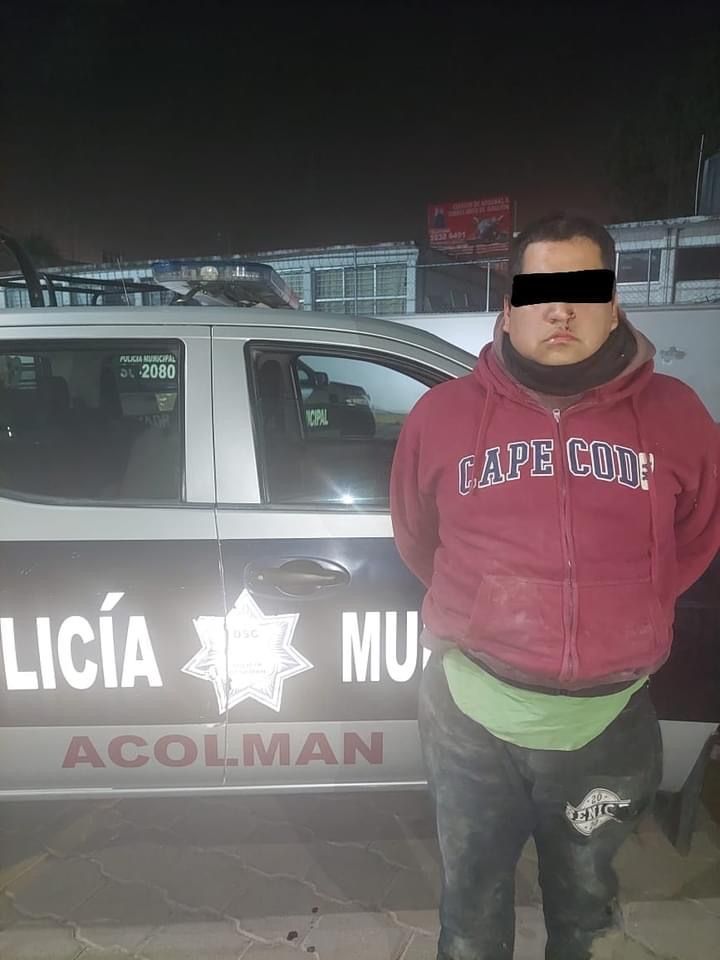 Policías de Acolman  aseguran a dos sujetos por robo a cajero 