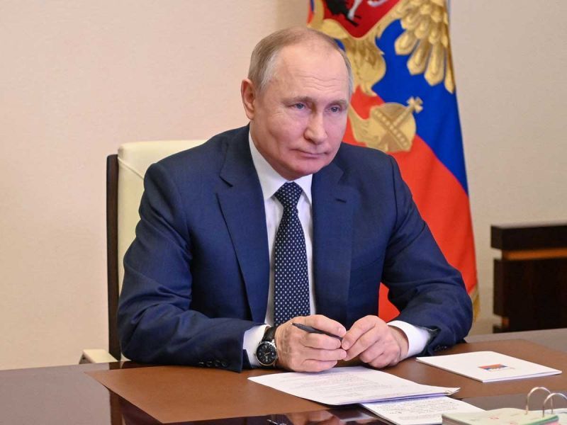 Putin firma ley que castiga con cárcel "noticias falsas" sobre ejército