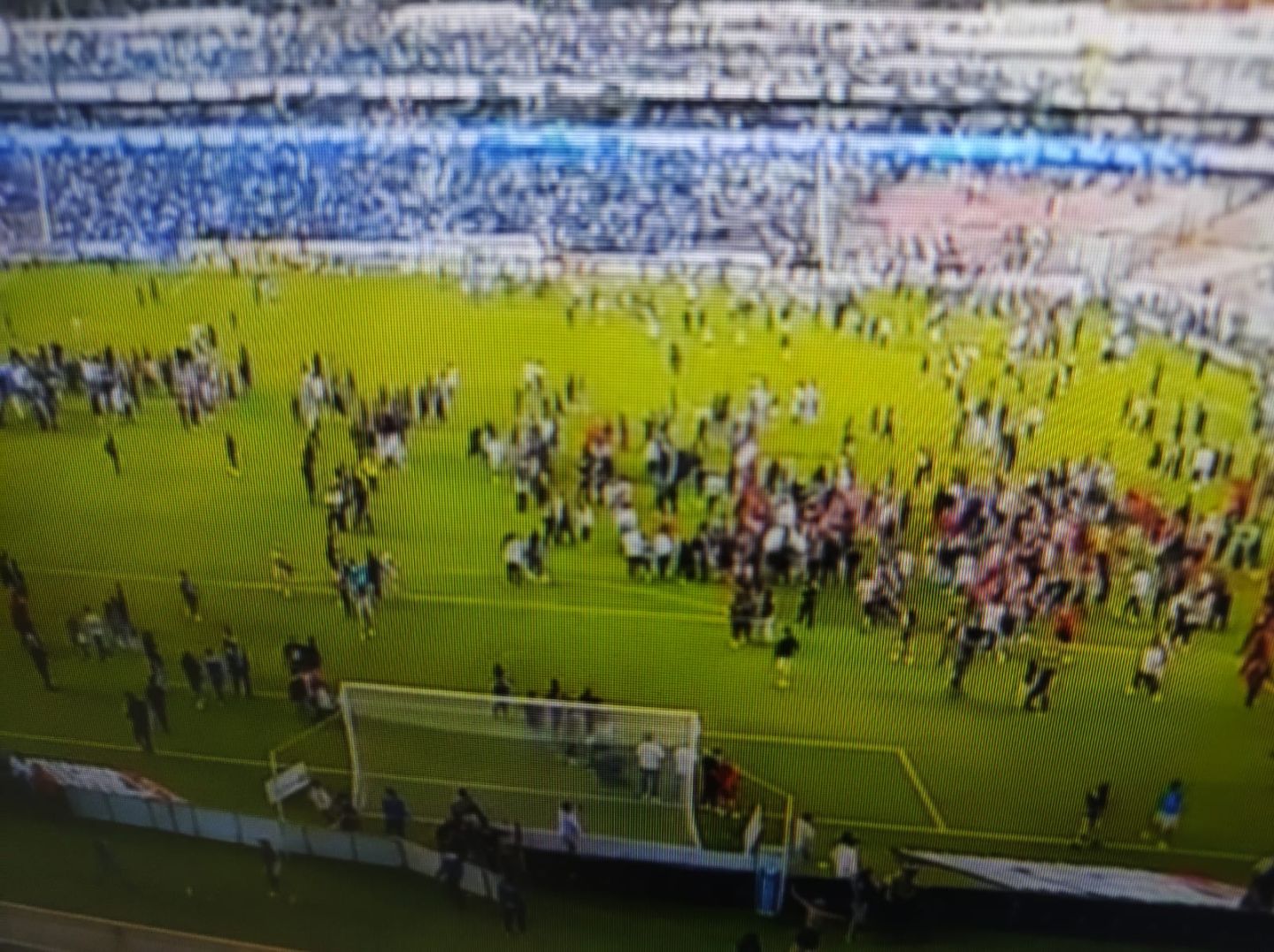 #Batalla campal entre barras de Querétaro y Altas el terror en el Estadio Corregidora