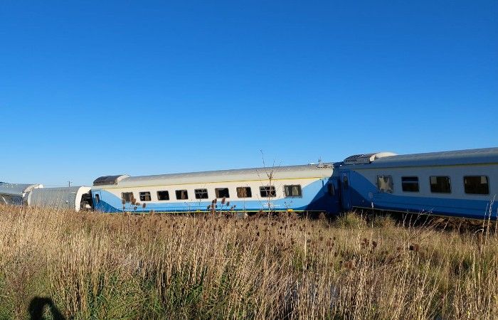 Descarrila tren con más de 400 pasajeros a bordo en Argentina