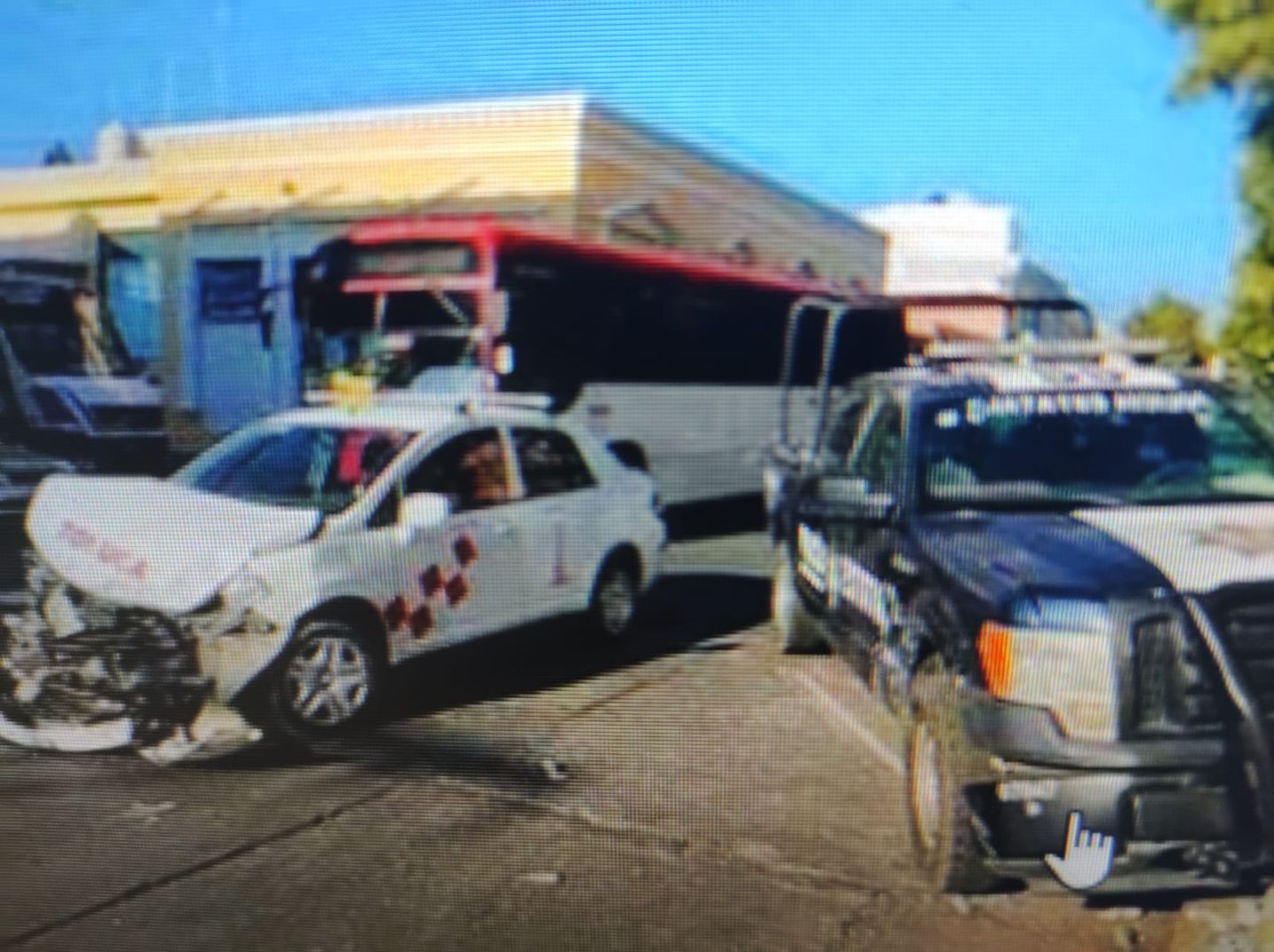 #Una mujer herida dejó un choque entre una patrulla de la SSC y un taxi en Toluca