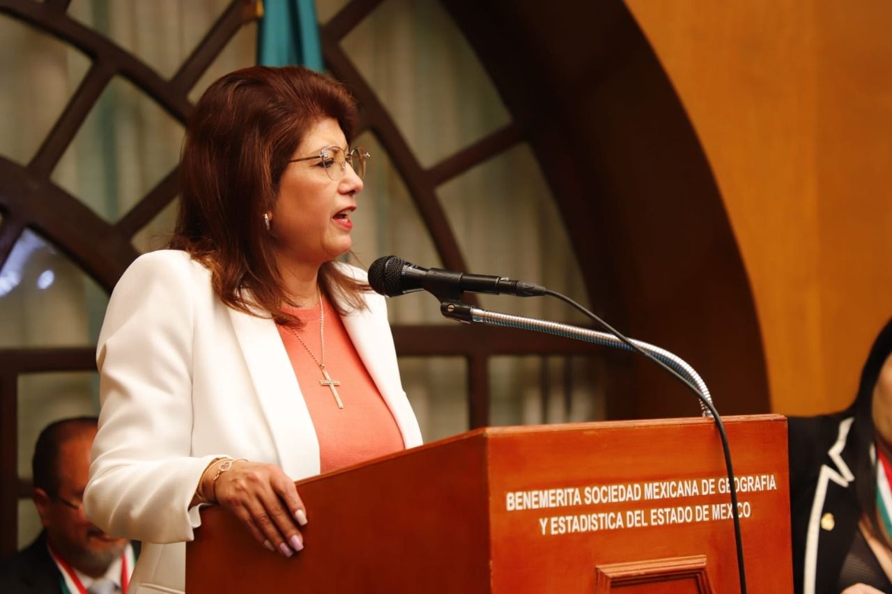 Mariela Gutiérrez recibio pergamino al Mérito de la Mujer Mexiquense
