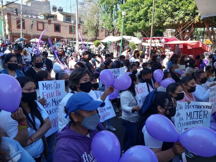 #Protestan mujeres por despidos en el ayuntamiento de Chimalhuacán 