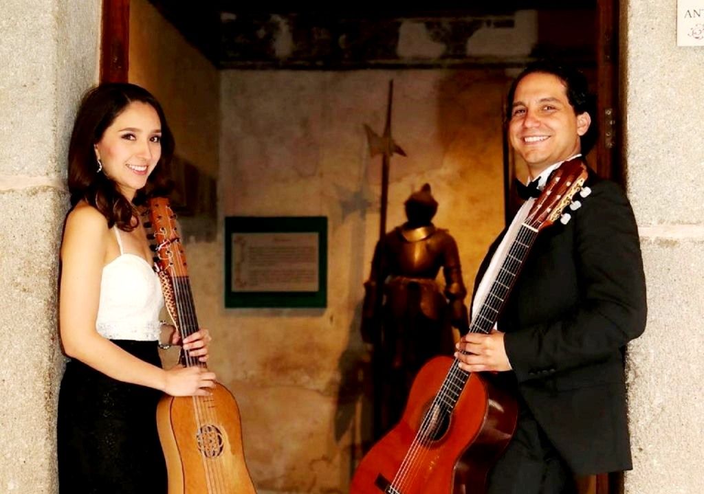 Presenta dúo ’Voz entre cuerdas’ concierto en el Alcázar del Castillo de Chapultepec 
