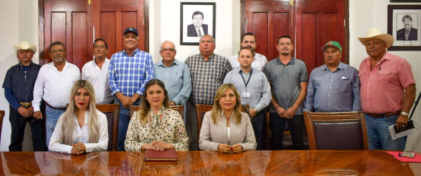 Gildardo Leyva sostiene primer encuentro con los síndicos electos de El Fuerte
