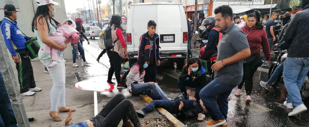 Camioneta arrolla a personas en avenida Tláhuac; reportan un muerto