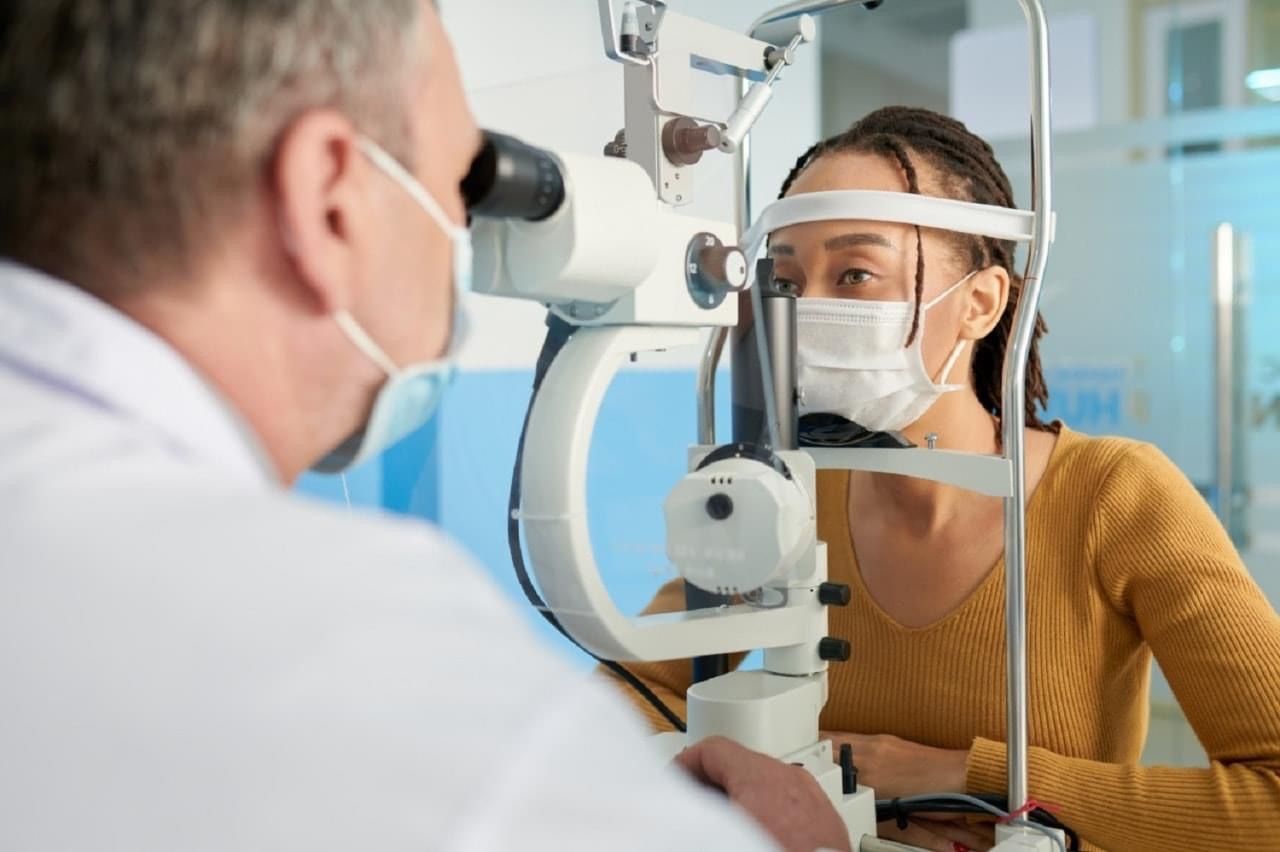 Advierten especialistas del ISSEMYM riegos derivados del Glaucoma 