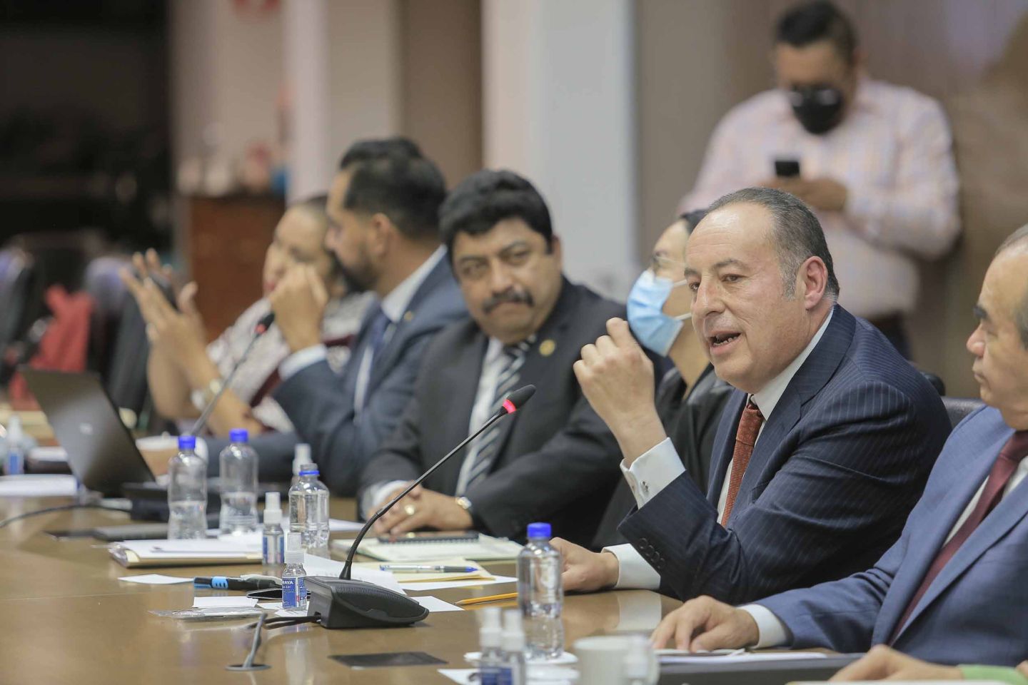 Se reúne fiscal con presidente de la Jucopo y grupo de Morena