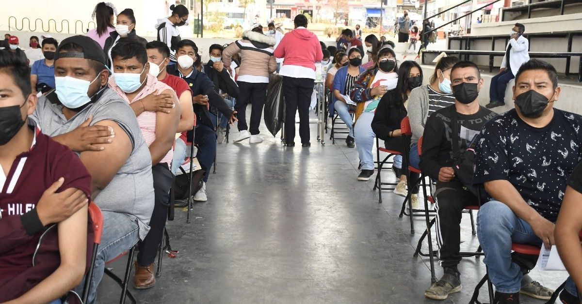 Está México a un paso de dejar los primeros 30 lugares de defunciones por COVID