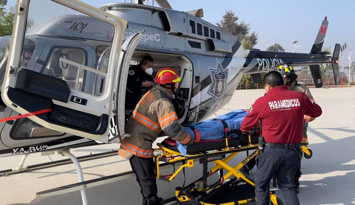 Helicóptero Jaguar 1 de Ecatepec traslada a policía herido 
