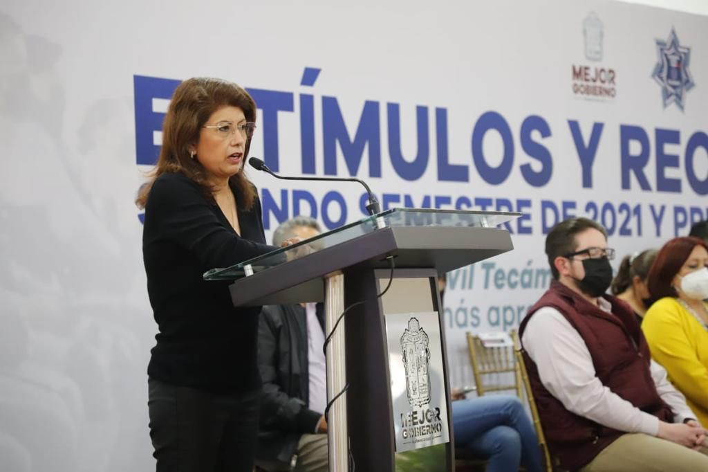 Mariela Gutiérrez Escalante
entrego estímulos y reconocimientos
