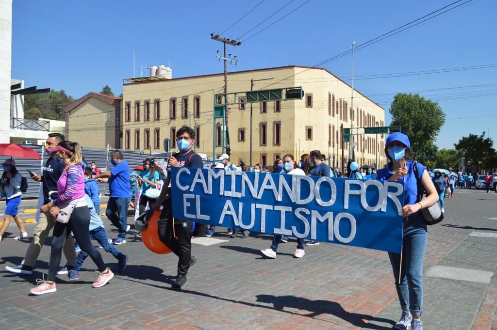  Marchan familiares de pacientes con autismo para fortalecer apoyo e inclusión de personas con esta discapacidad 