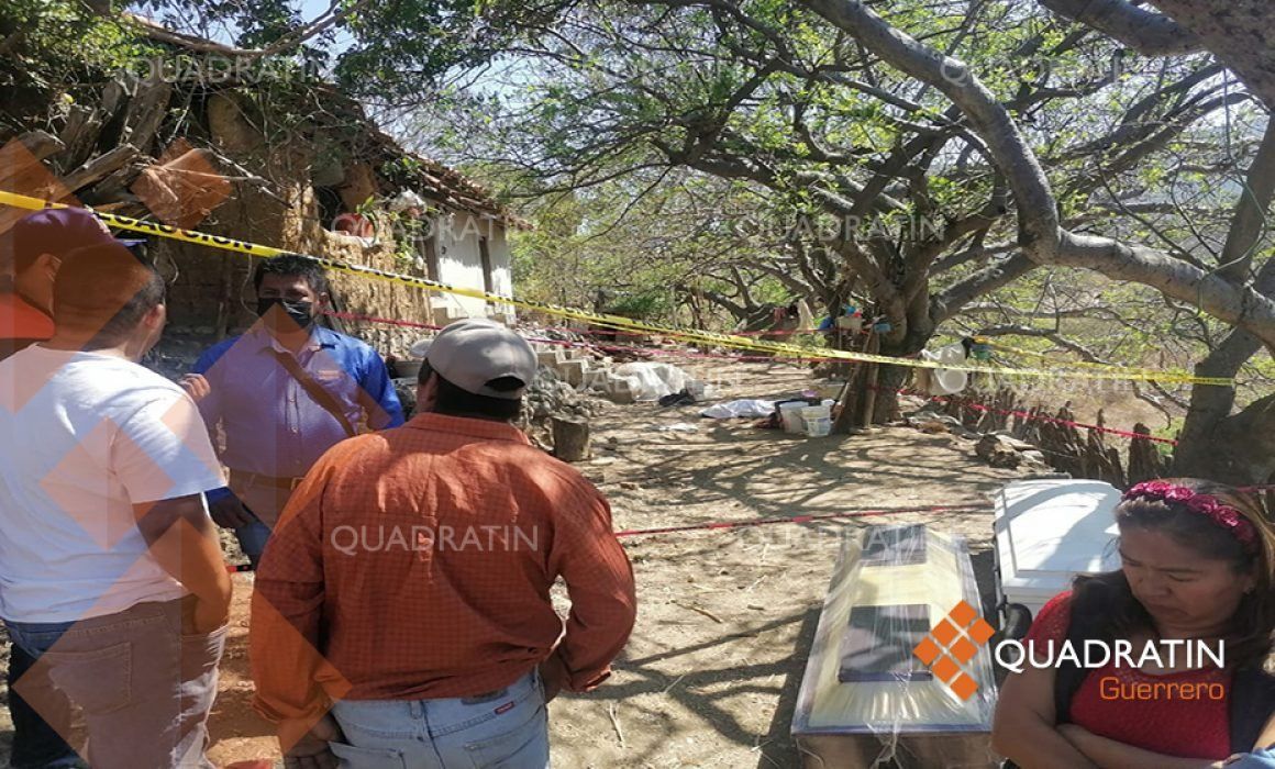 Asesinan a machetazos a anciana y a su hijo en su casa en Ixcateopan