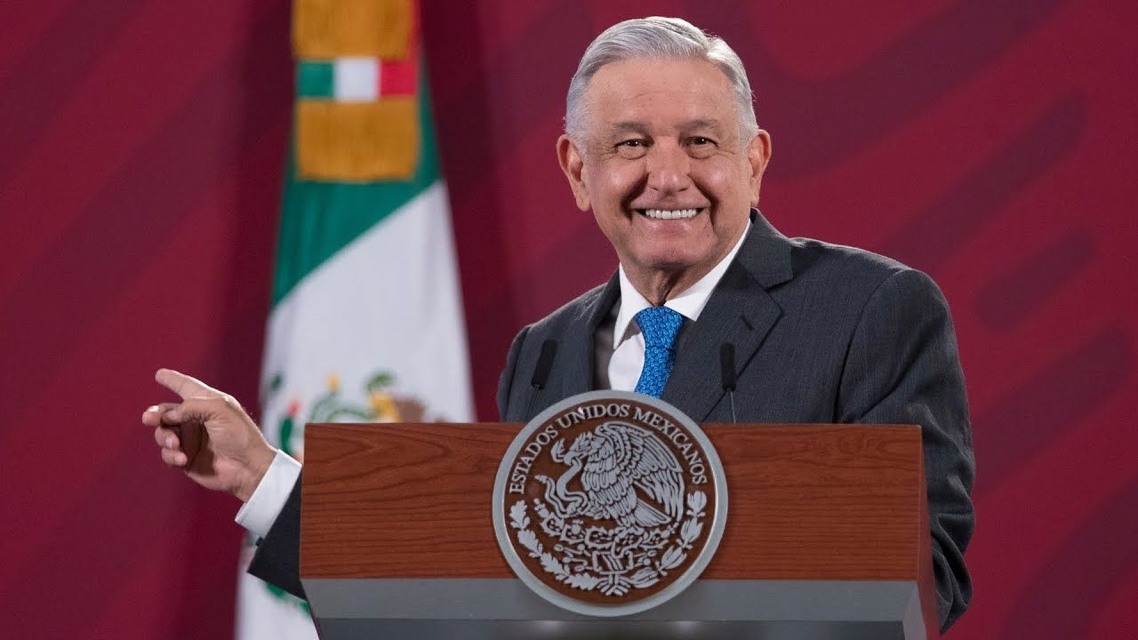 Dos de cada tres mexicanos tienen buena o muy buena opinión de AMLO: Reforma 
