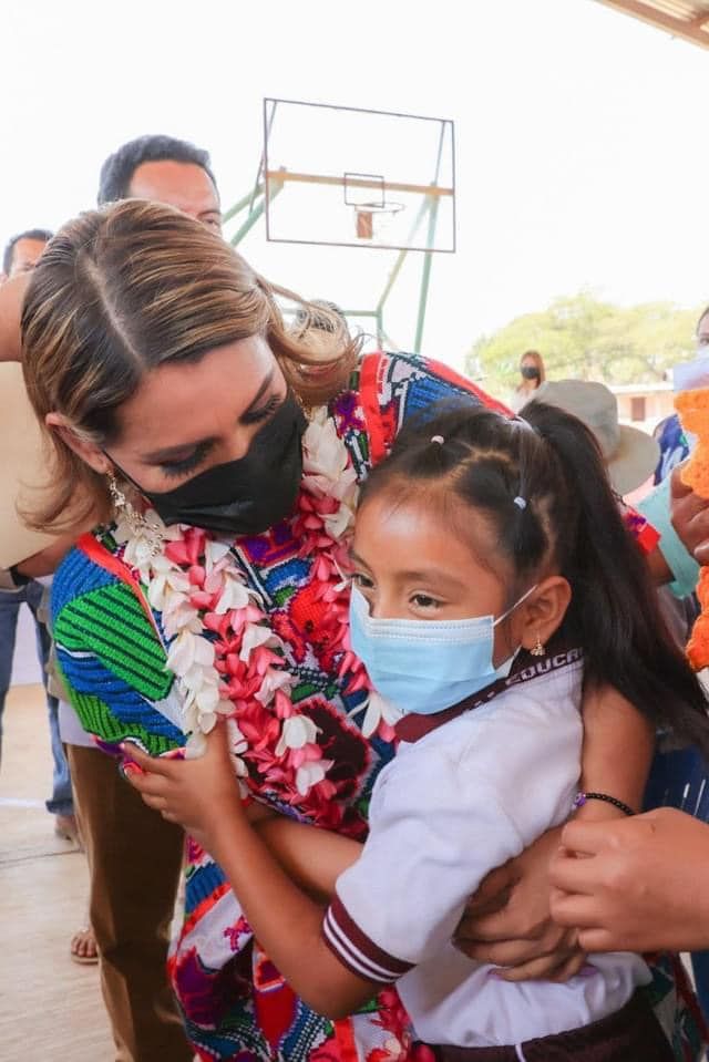 Visita Evelyn Salgado puesto de vacunación en el poblado de Rancho Viejo, en la región de la Montaña