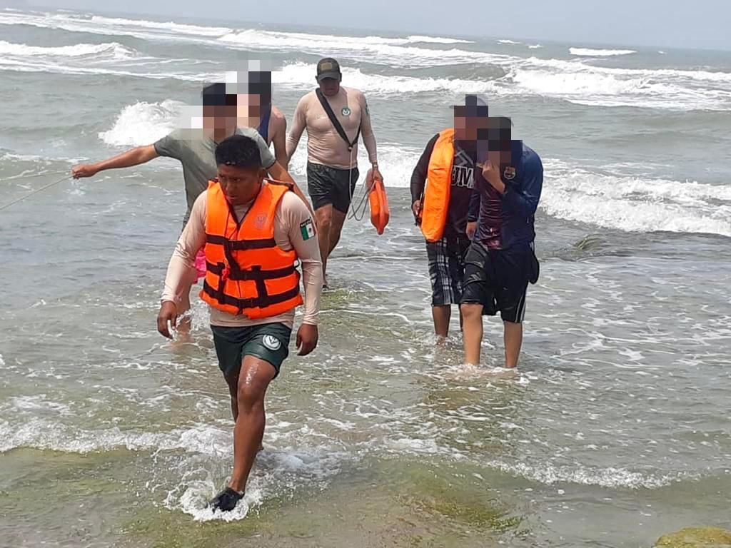 Rescata SSP a dos menores en playas de Úrsulo Galván y Cazones