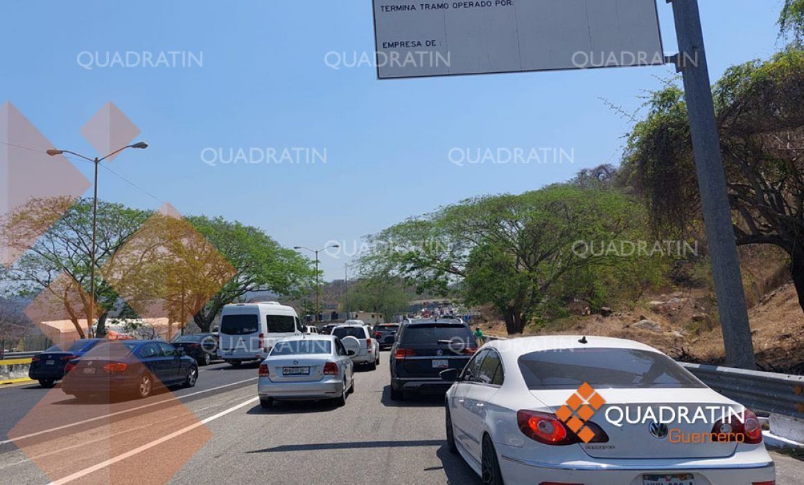Éxodo de turistas en Guerrero: cruzan 12 mil vehículos la Autopista