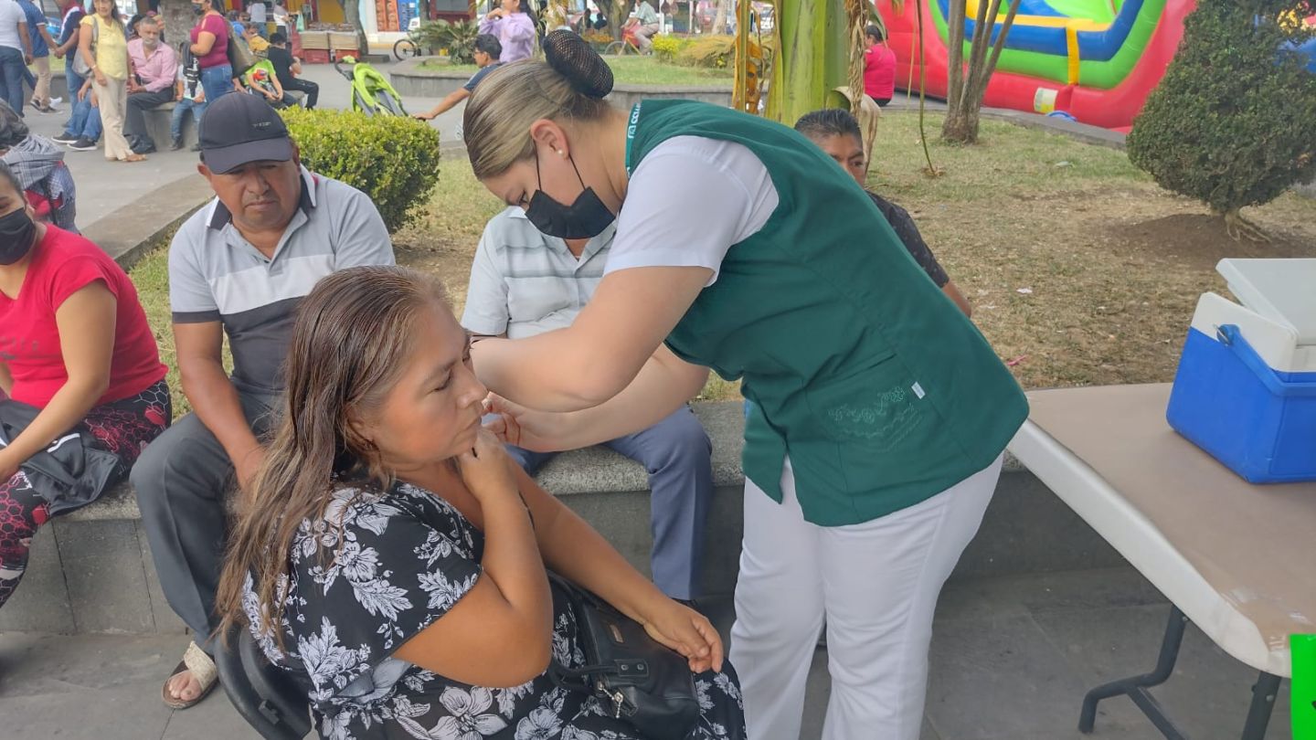 IMSS Veracruz Sur a campaña intensiva de vacunación contra COVID-19