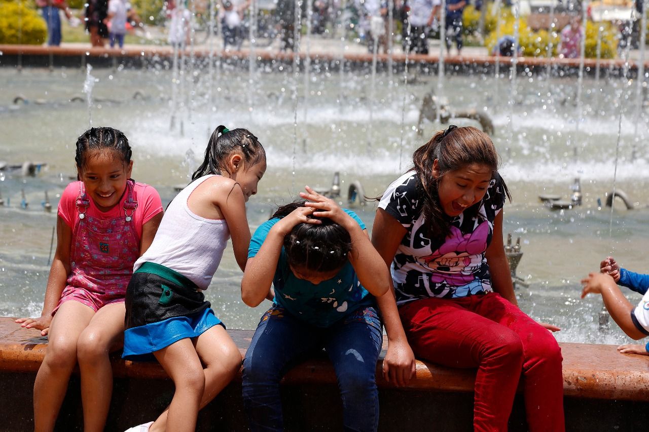 Niños de Chimalhuacán Estrenan Fuente Danzarina tras su Reparación 