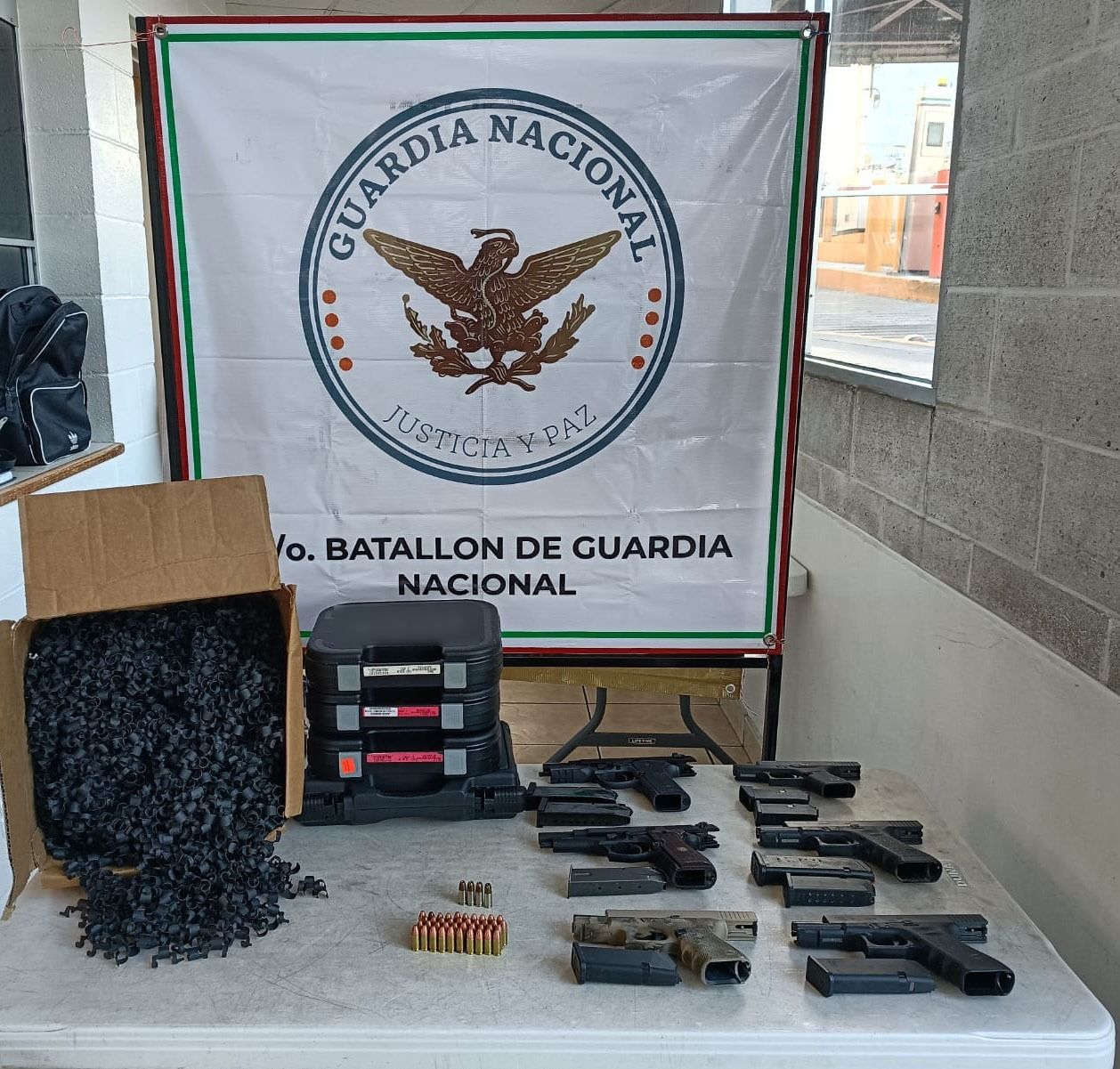 Guardia Nacional y Aduanas México Aseguran a Tres Personas con Armas de Fuego en Garita Fronteriza