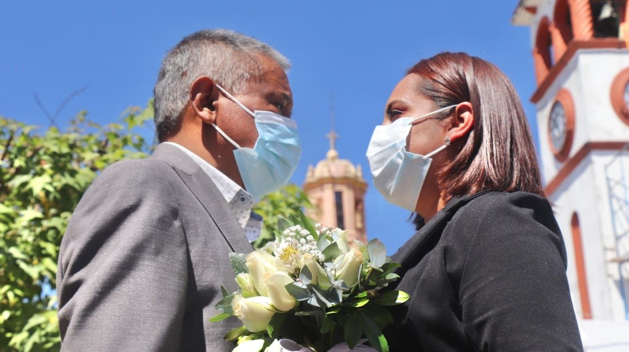 Contraen nupcias 2 mil 813 parejas en las
Caravanas por la Justicia Cotidiana.