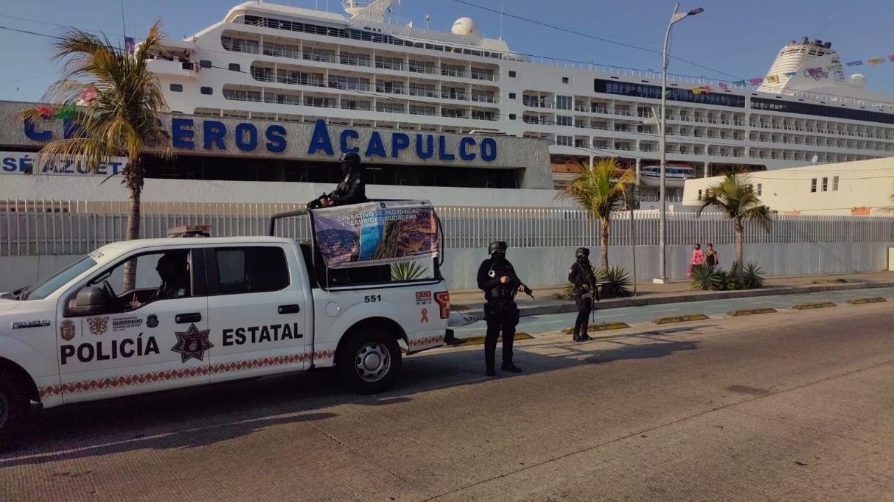 Brinda la Policía Estatal seguridad en la terminal marítima de Acapulco por arribo de crucero