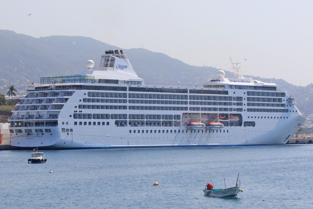 Recorren Acapulco pasajeros del MS Seven Seas Mariner