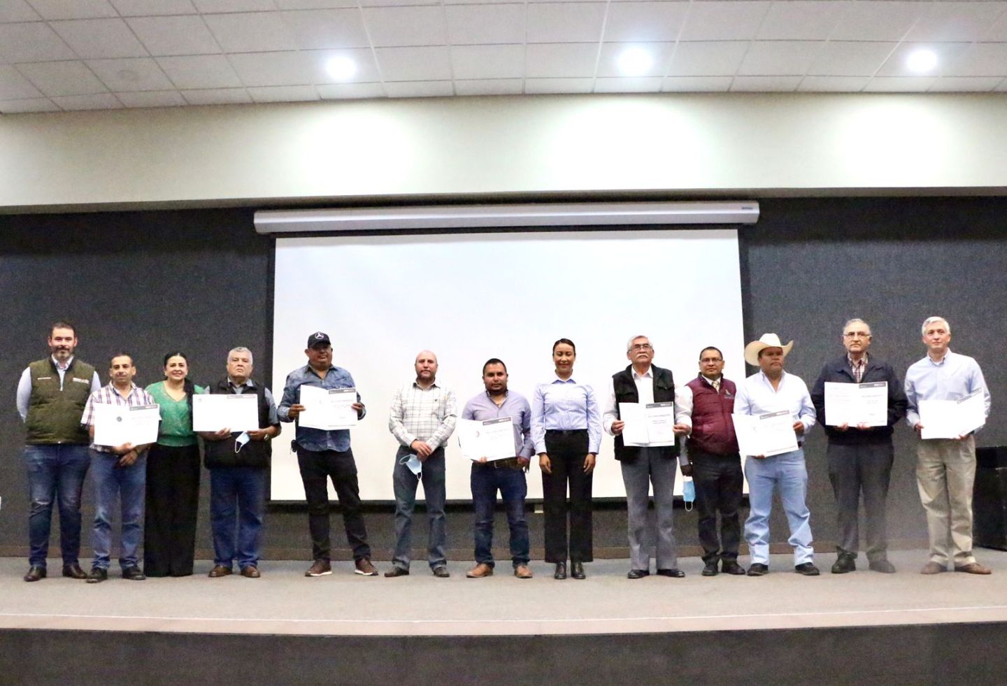  Entregan reconocimientos a productores mexiquenses certificados en buenas prácticas de producción y calidad agroalimentaria 