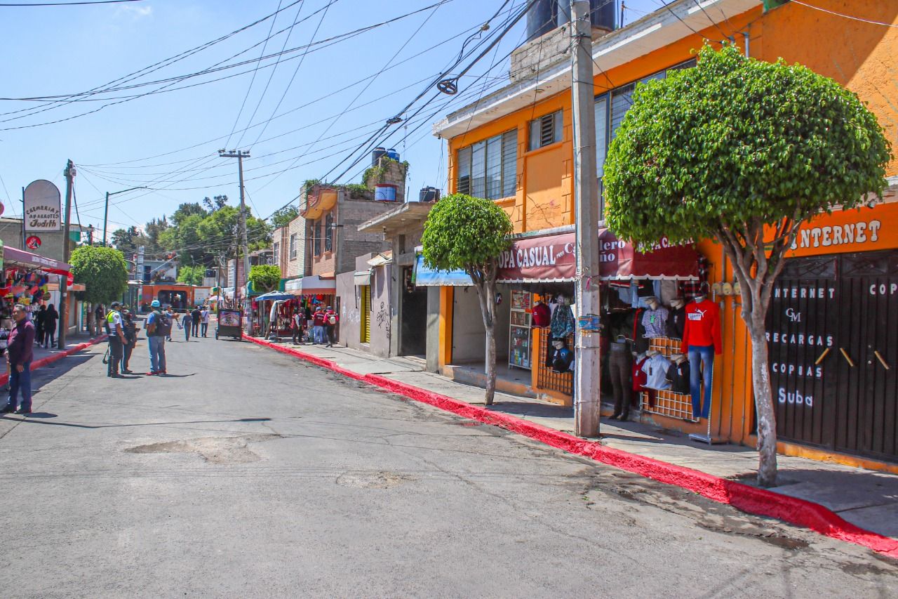 #En Chimalhuacán las guarniciones y banquetas se pintan de color del partido MORENA