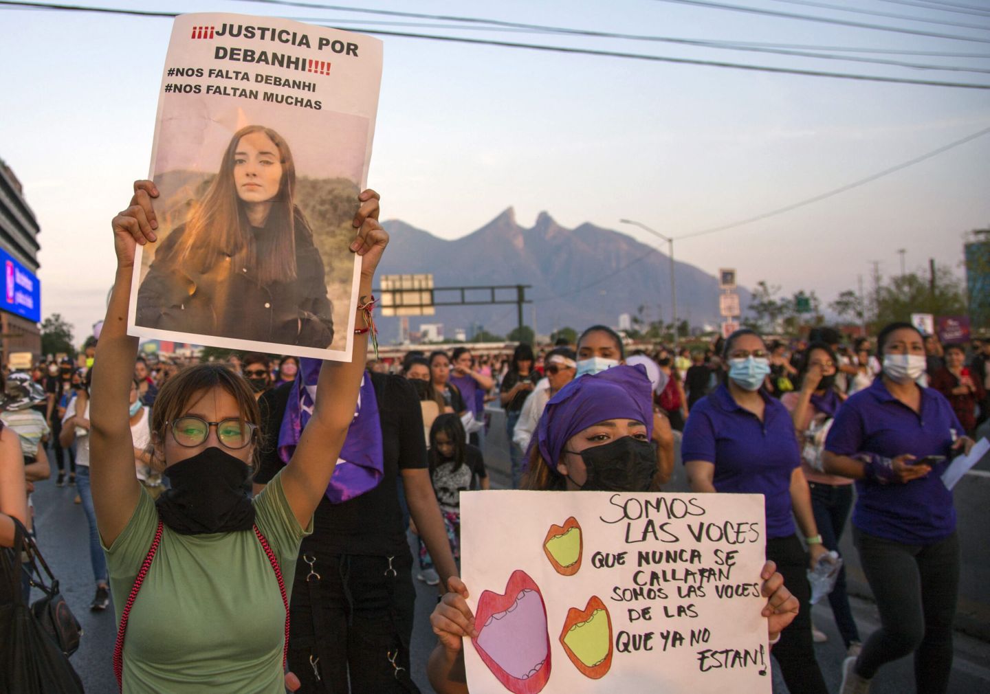 Marchan feministas en Pachuca para exigir mayor seguridad 