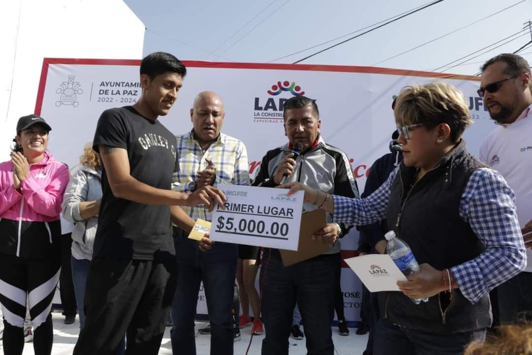 Se realiza primer torneo de atletismo en los Reyes la Paz, entregó los premios Cristiana González Alcaldesa 