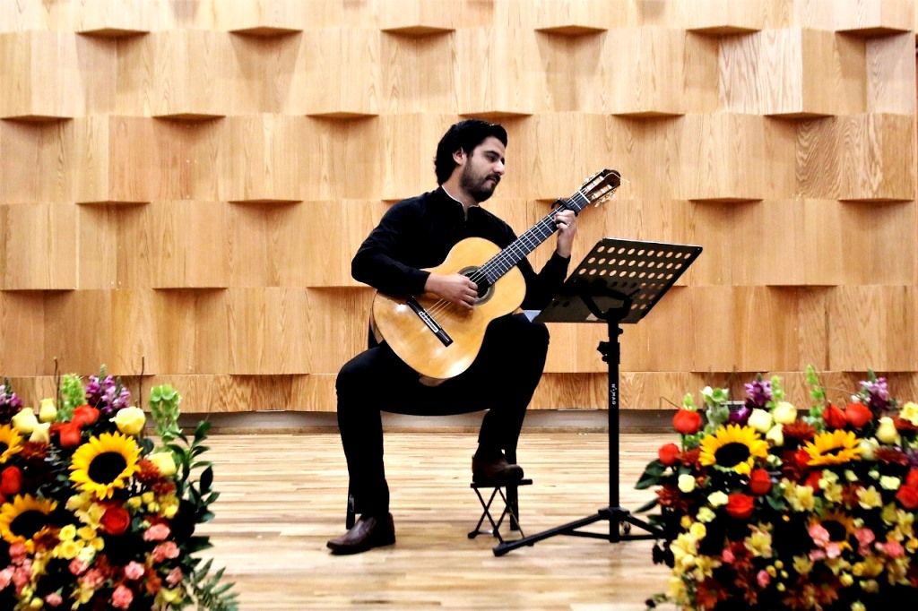 El guitarrista Daniel Olmos ofrece concierto en el Conservatorio de Música del Estado de México