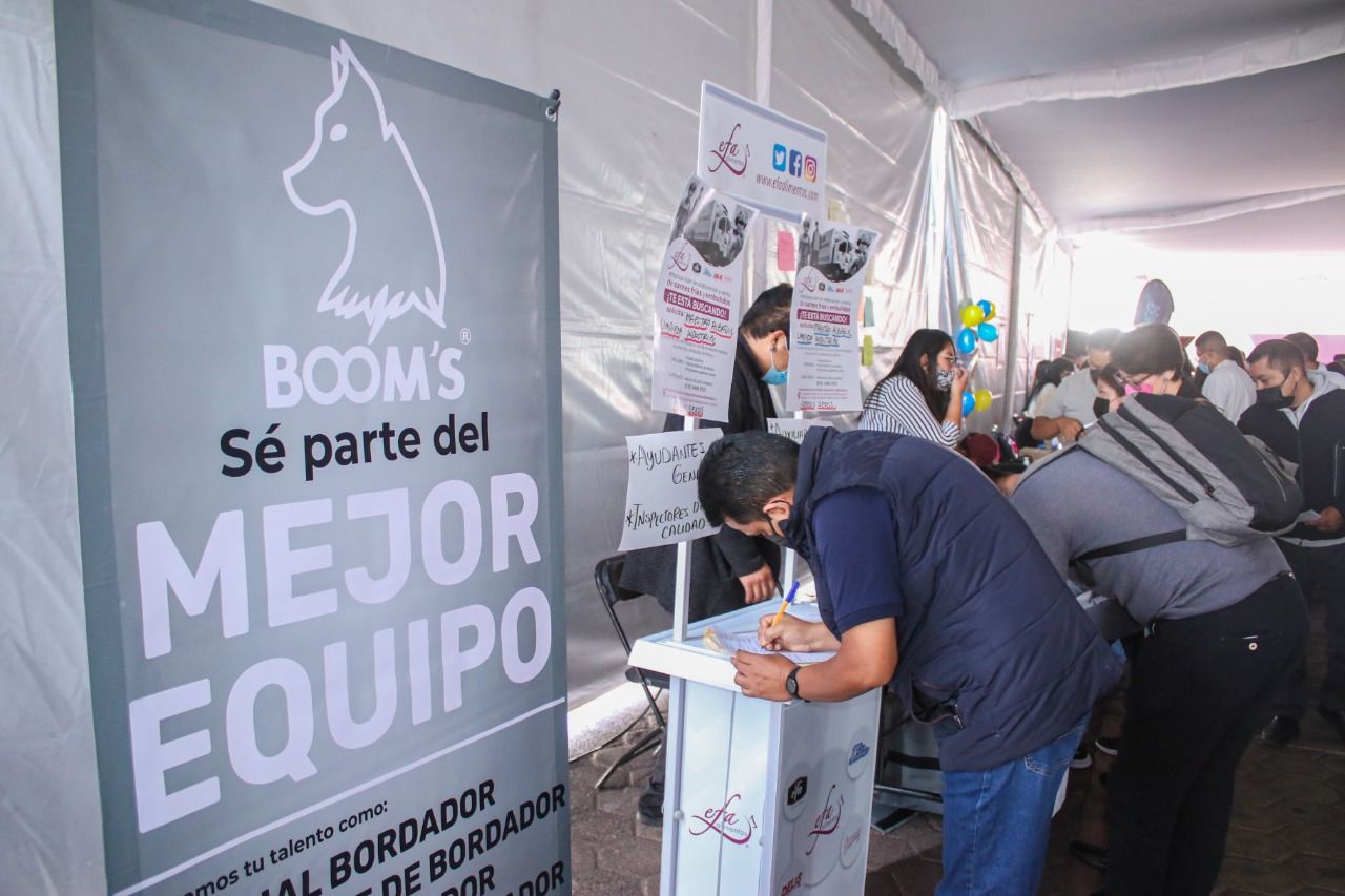 Vecinos de Neza, La Paz, Chalco y CDMX Asisten a Primera Feria del Empleo en Chimalhuacán 