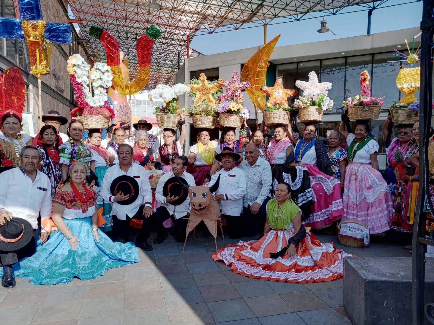 Exitosa presentación de la Guelaguetza por adultos mayores que visitaron Texcoco 