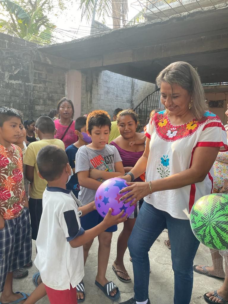 Con entrega de juguetes celebra Leticia Castro a niños del distrito 06