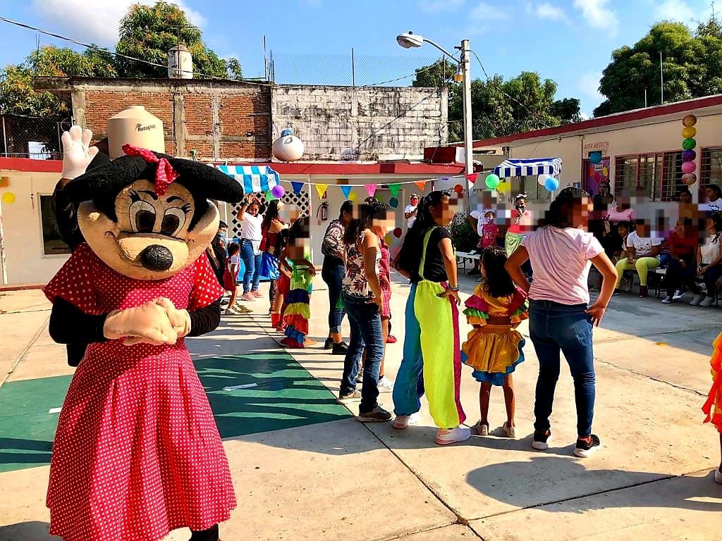 Celebra DIF Acapulco Día del Niño a pequeños con lesión cerebral
