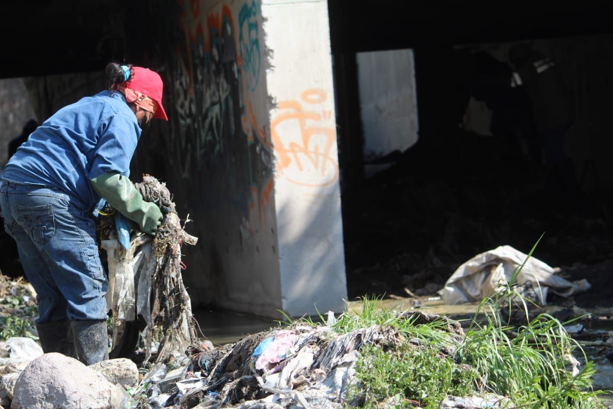 Ecatepec #limpia cañadas y barrancas para #prevenir inundaciones en #temporada de lluvias; #retiran 3 mil toneladas de #basura 