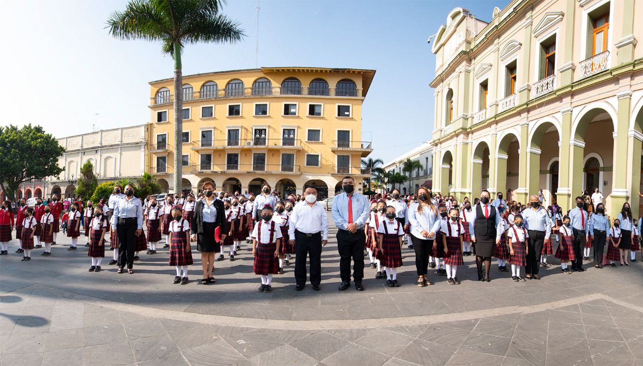 Recibe Ayuntamiento solicitudes de escuelas para participar en desfile del 21 de Mayo