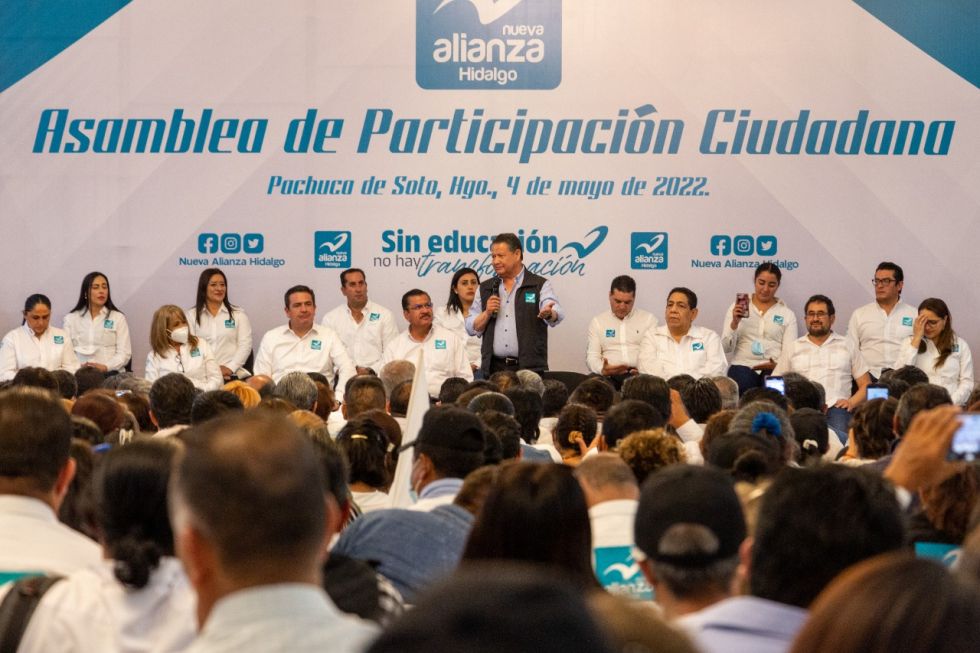 Julio Menchaca firma acuerdos a favor de la educación en Hidalgo
