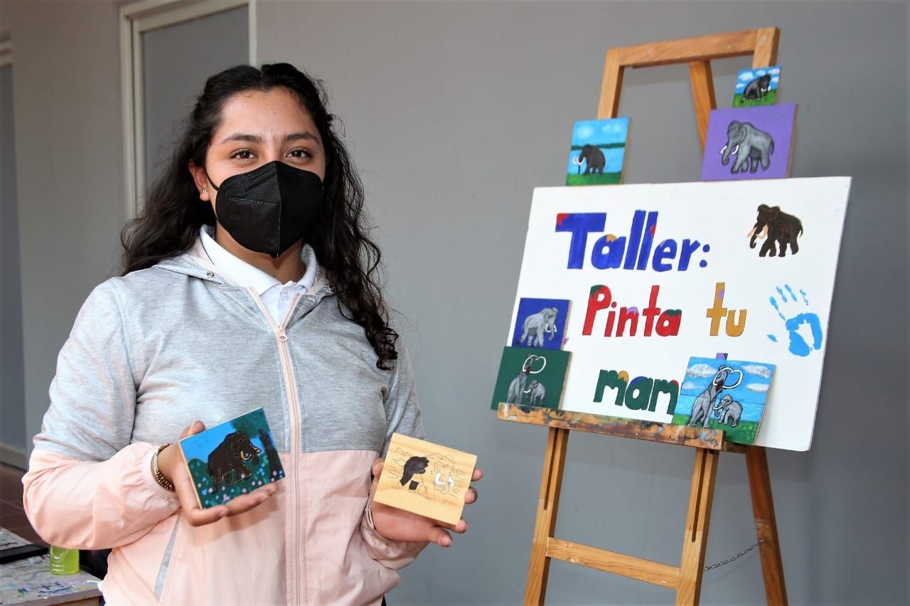 Disfrutan niñas y niños del Taller de intura
en el Museo de Antropología e Historia del Edoméx.