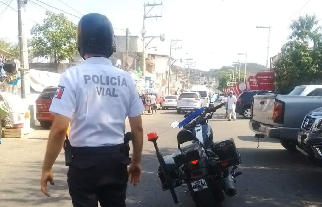 Desatiende infractor motociclista indicación de Policía Vial y se da a la fuga