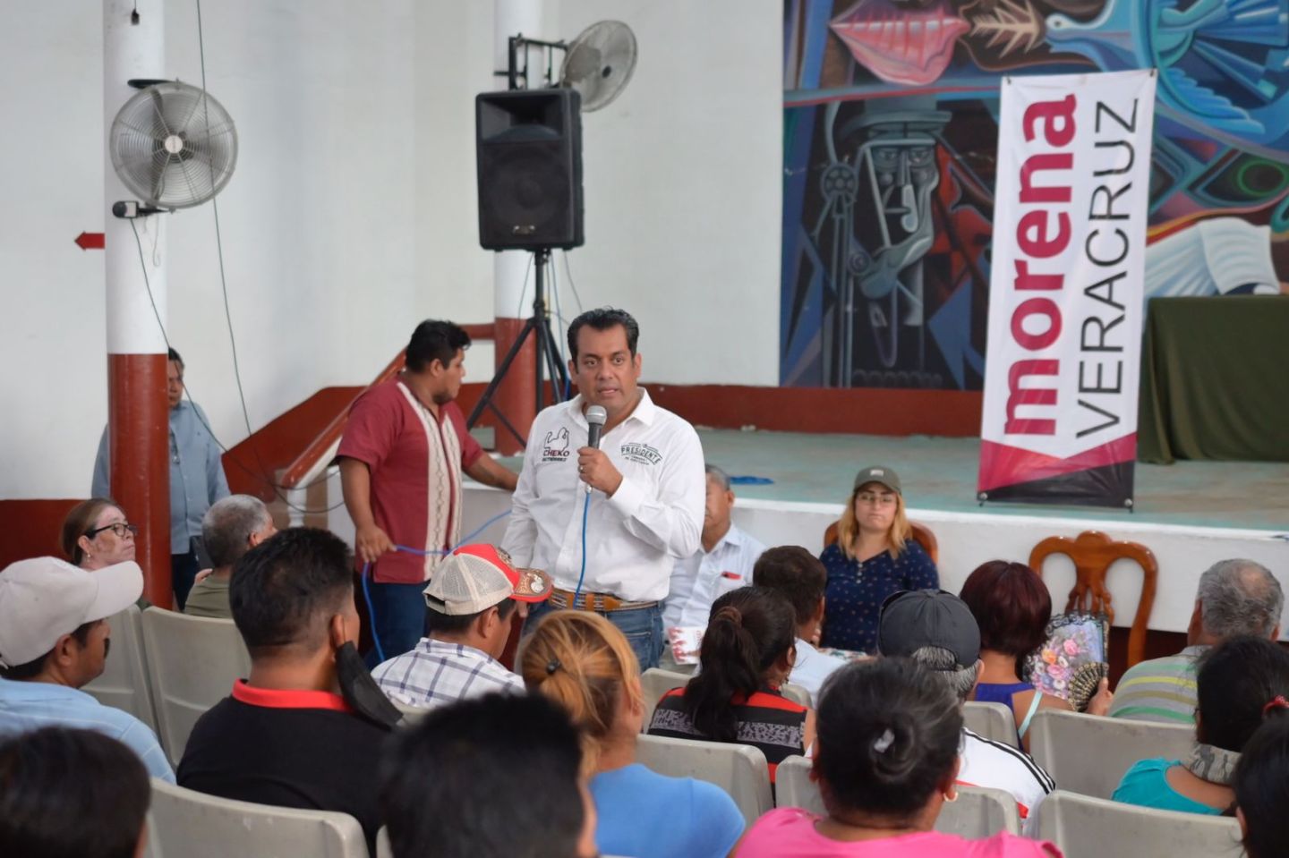 Se reúne Sergio Gutiérrez Luna con sus compañeros militantes de MORENA en Papantla