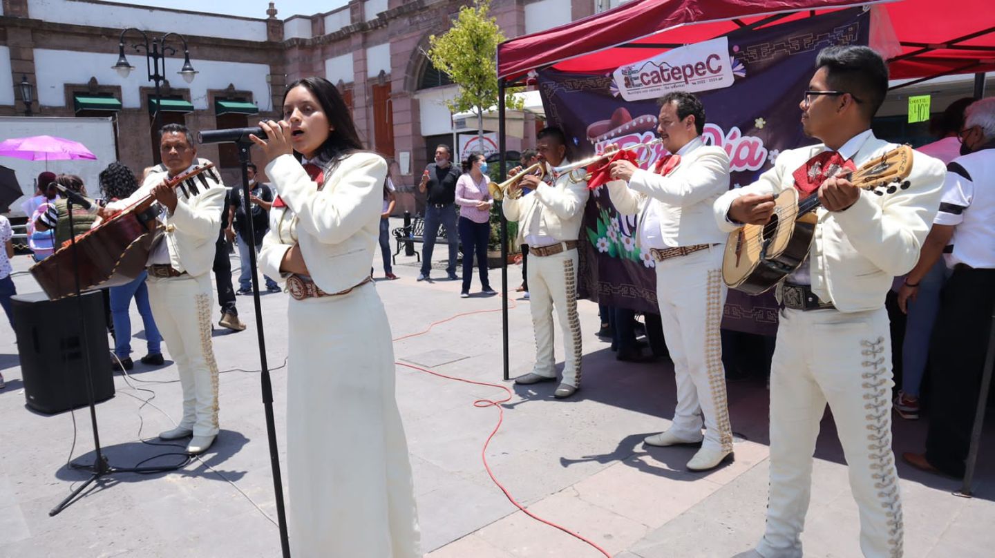 Gobierno de #Ecatepec celebra a las mamás con #maratón de 12 horas de mariachi