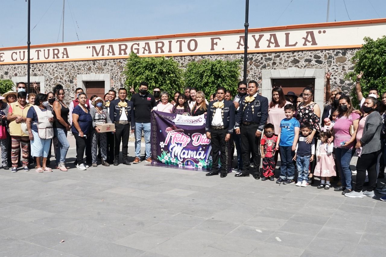 Ecatepec celebra a las mamás con maratón de 12 horas de mariachi