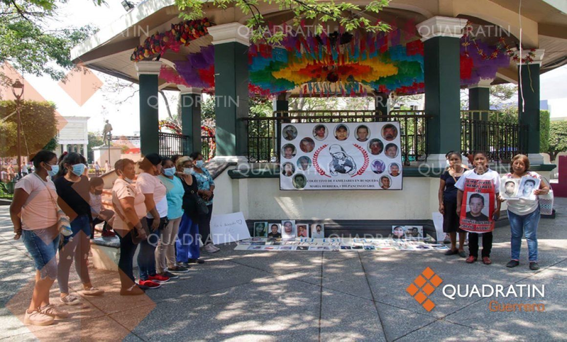 Nada qué festejar: protestan en Chilpancingo por sus hijos desaparecidos