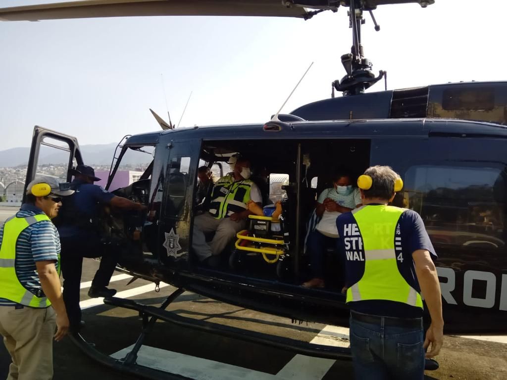 Trasladan en aeronave de la  SSPGro a paciente con probable lesión medular al Estado de México